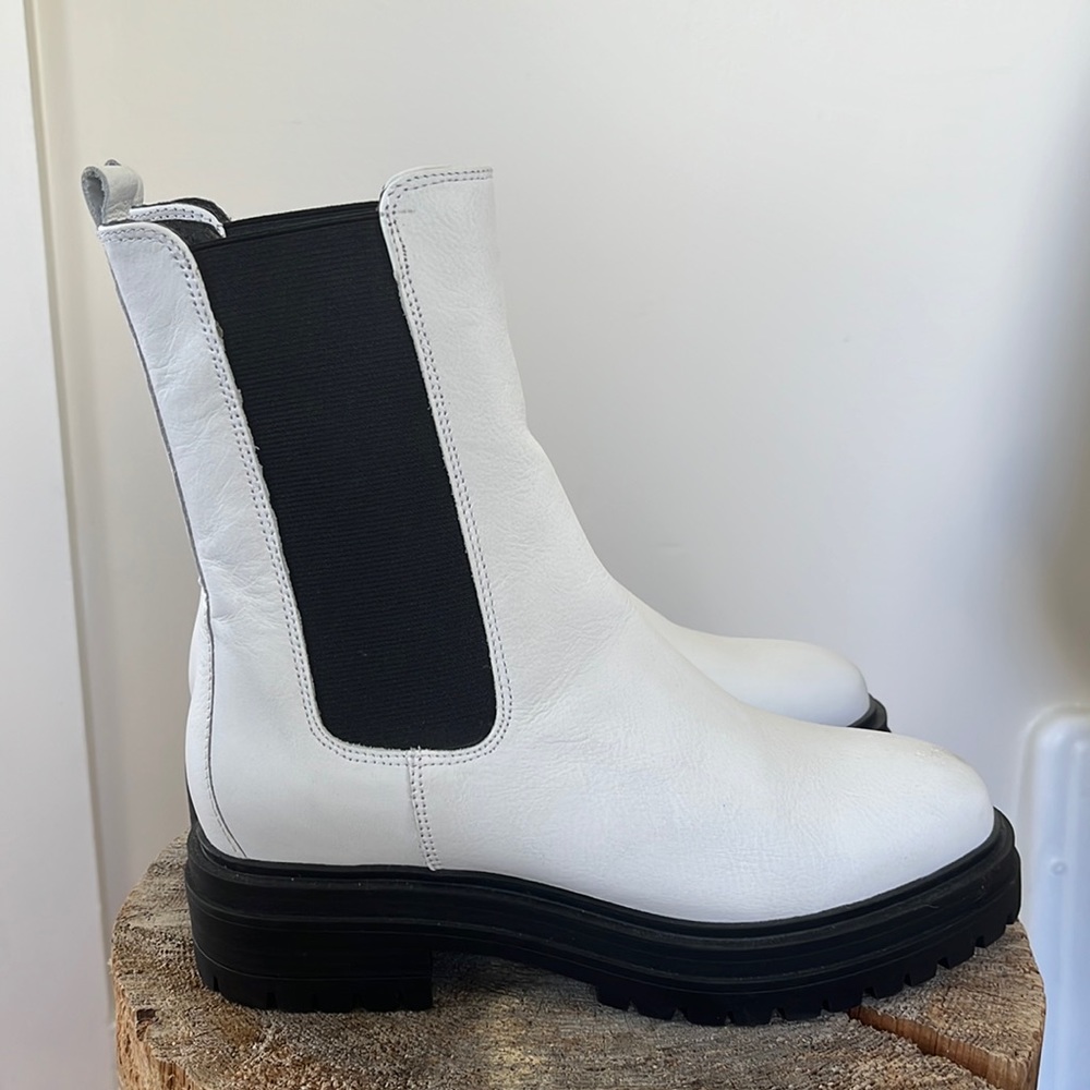 Chelsea Boot, White, never worn